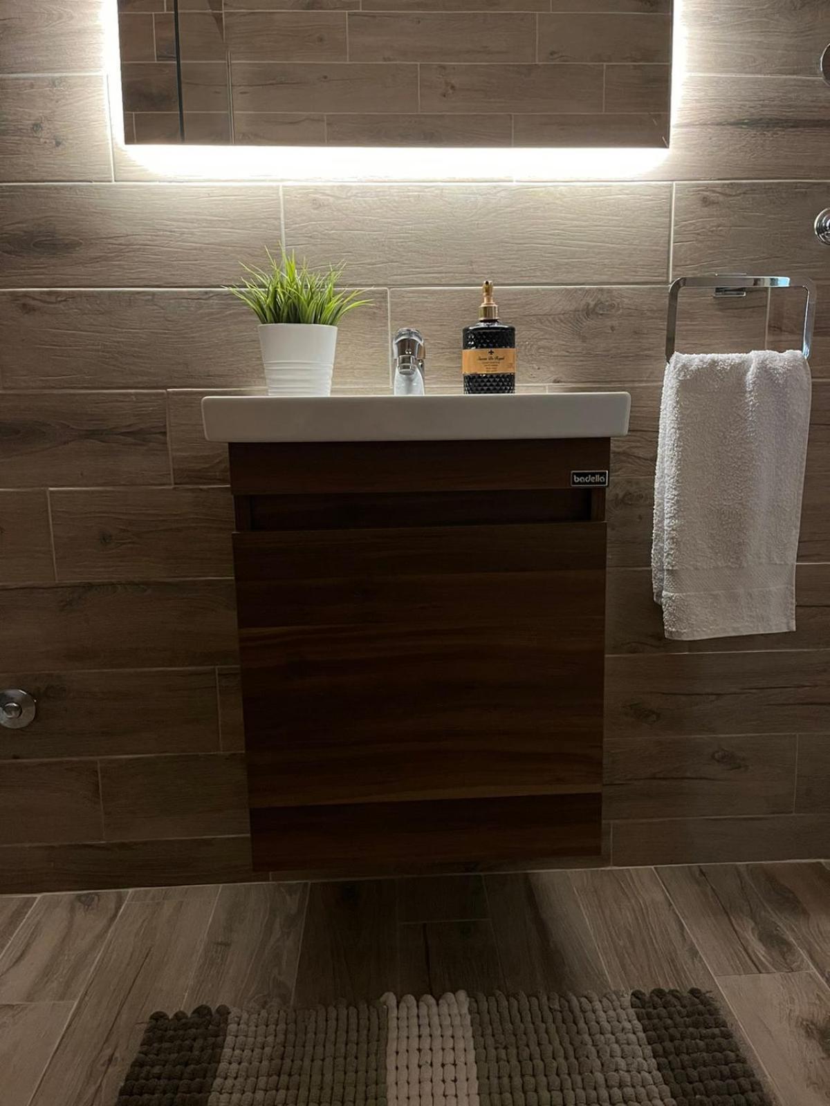 Apartmani Tesla Soko Banja Bilik gambar
